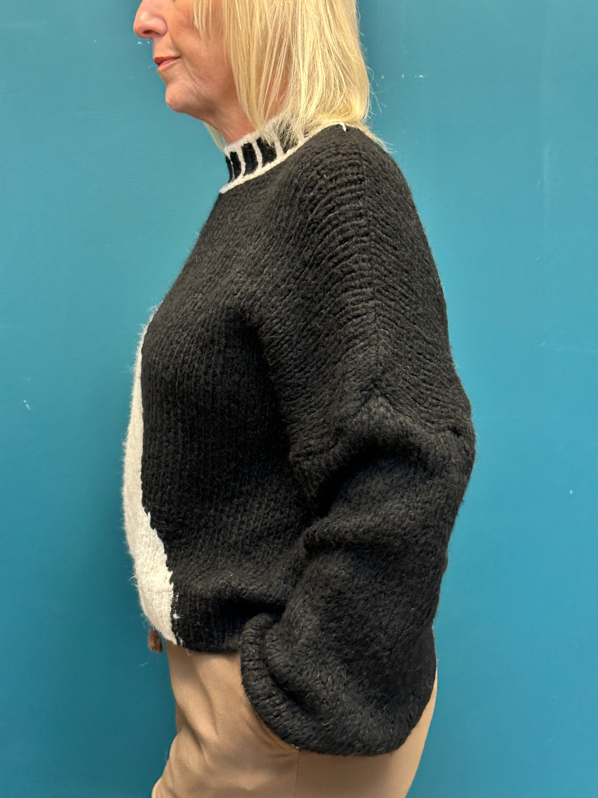 Diagonal Contrast Jumper Black