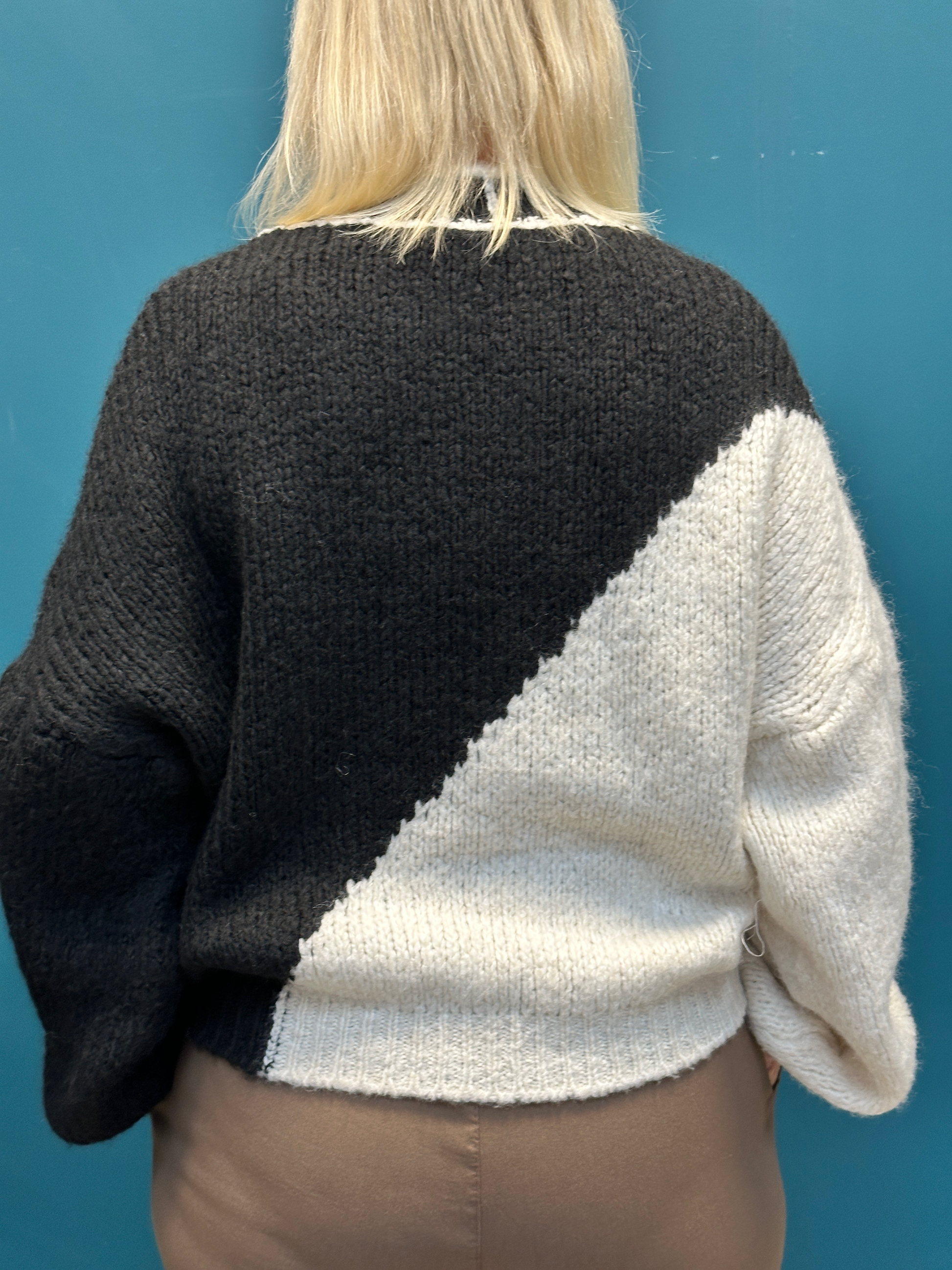 Diagonal Contrast Jumper Black