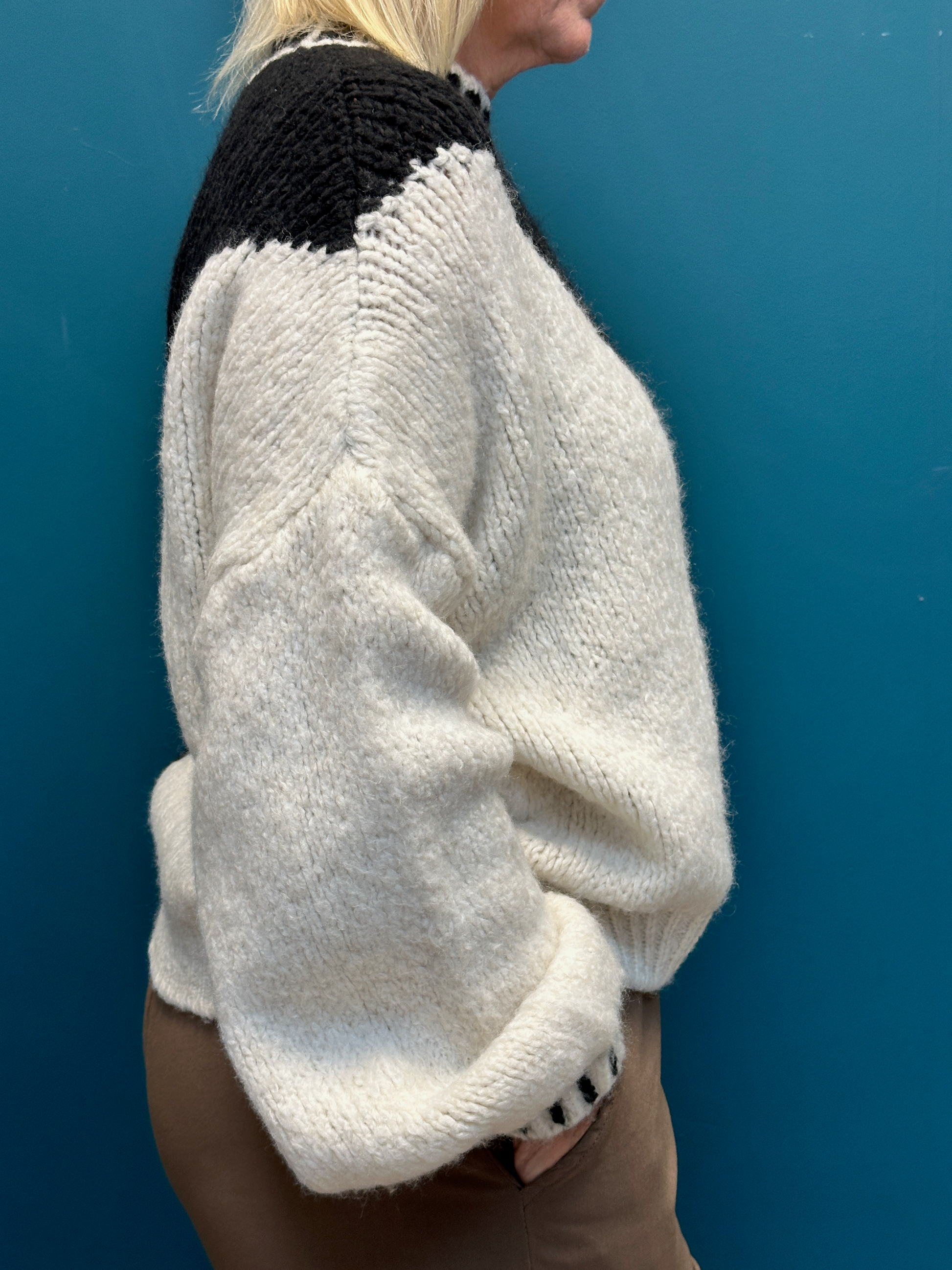 Diagonal Contrast Jumper Black