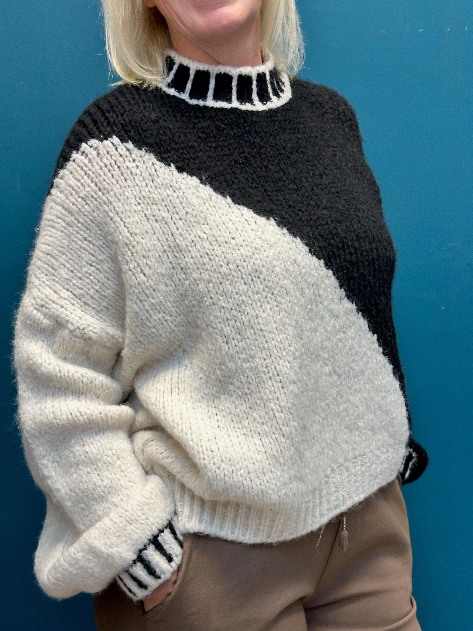 Diagonal Contrast Jumper Black