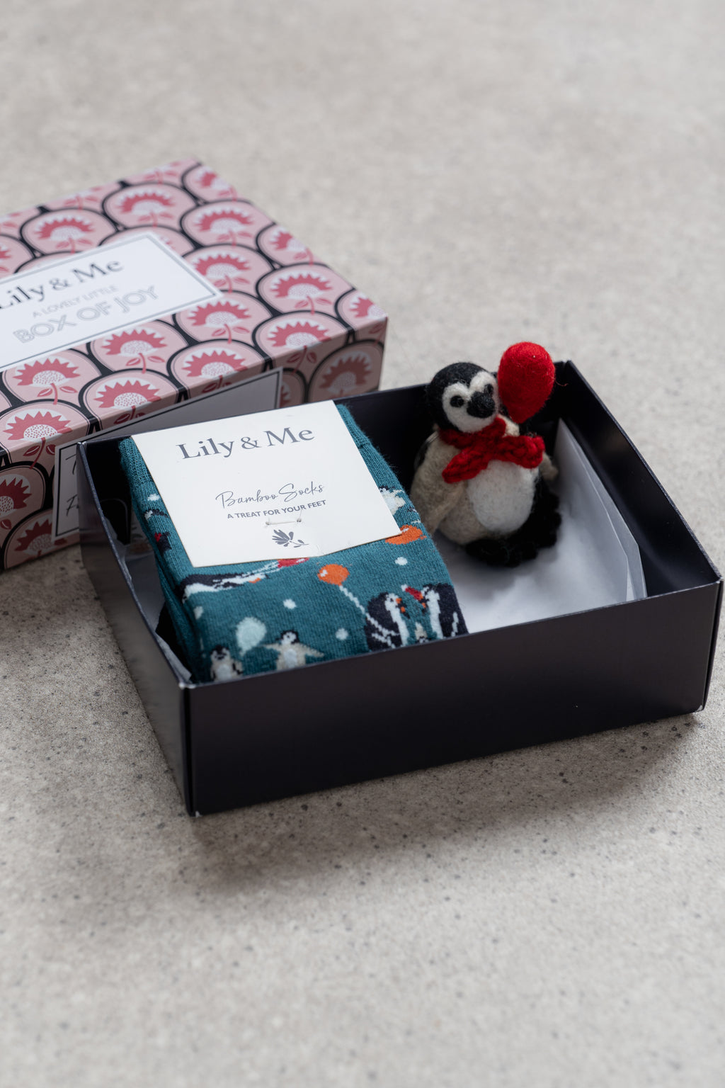 Lily & Me Penguin Pals Socks And Keyring Giftbox Assorted