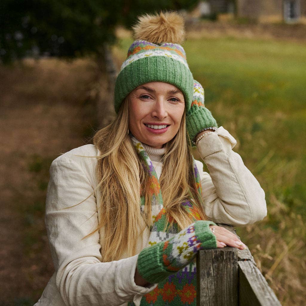 Carla Bobble Hat: Pink